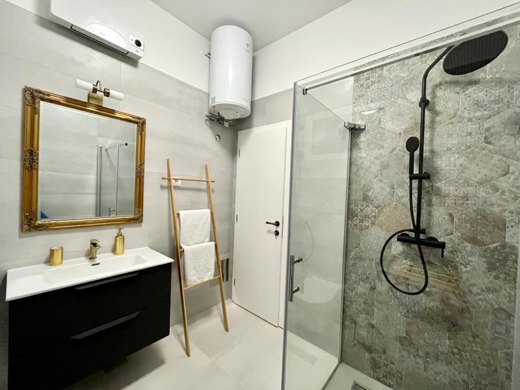 Lux Apartmans Apartman Póla Kültér fotó